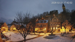 Náměstí, Hrad a Trůba