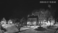 Náměstí, Hrad a Trůba