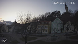 Náměstí, Hrad a Trůba