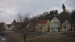 Náměstí, Hrad a Trůba