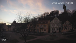 Náměstí, Hrad a Trůba