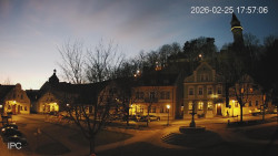 Náměstí, Hrad a Trůba