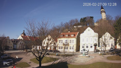 Náměstí, Hrad a Trůba