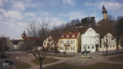 Náměstí, Hrad a Trůba