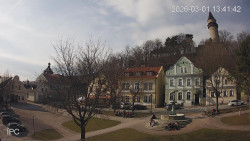 Náměstí, Hrad a Trůba