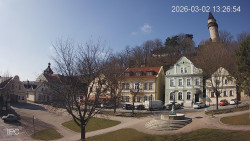 Náměstí, Hrad a Trůba