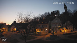 Náměstí, Hrad a Trůba