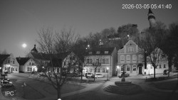 Náměstí, Hrad a Trůba