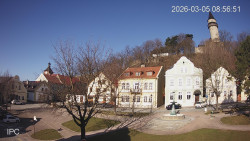 Náměstí, Hrad a Trůba