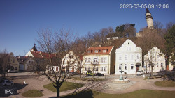 Náměstí, Hrad a Trůba