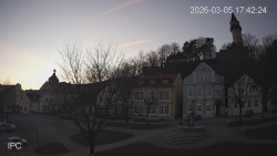 Náměstí, Hrad a Trůba