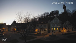 Náměstí, Hrad a Trůba