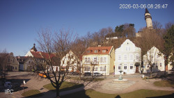 Náměstí, Hrad a Trůba