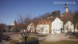 Náměstí, Hrad a Trůba