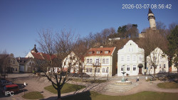 Náměstí, Hrad a Trůba