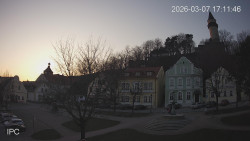 Náměstí, Hrad a Trůba