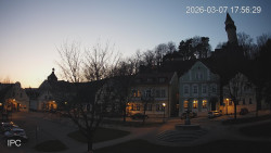 Náměstí, Hrad a Trůba