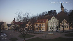 Náměstí, Hrad a Trůba