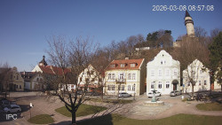 Náměstí, Hrad a Trůba