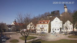 Náměstí, Hrad a Trůba
