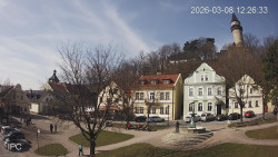 Náměstí, Hrad a Trůba