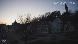 Náměstí, Hrad a Trůba