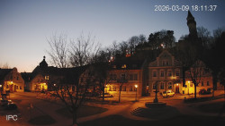 Náměstí, Hrad a Trůba