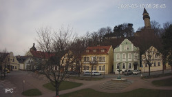 Náměstí, Hrad a Trůba