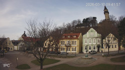 Náměstí, Hrad a Trůba