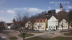 Náměstí, Hrad a Trůba