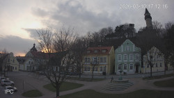 Náměstí, Hrad a Trůba