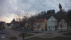 Náměstí, Hrad a Trůba