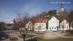 Náměstí, Hrad a Trůba