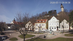 Náměstí, Hrad a Trůba