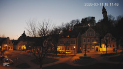 Náměstí, Hrad a Trůba