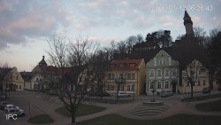 Náměstí, Hrad a Trůba