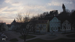 Náměstí, Hrad a Trůba