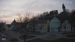 Náměstí, Hrad a Trůba