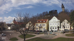 Náměstí, Hrad a Trůba