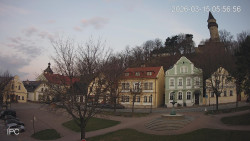 Náměstí, Hrad a Trůba