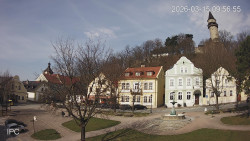 Náměstí, Hrad a Trůba