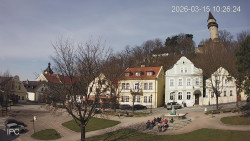 Náměstí, Hrad a Trůba