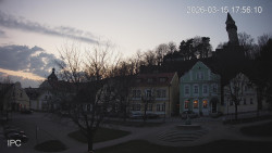 Náměstí, Hrad a Trůba