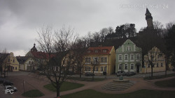 Náměstí, Hrad a Trůba