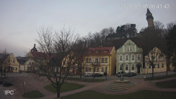 Náměstí, Hrad a Trůba