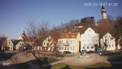 Náměstí, Hrad a Trůba