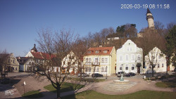 Náměstí, Hrad a Trůba