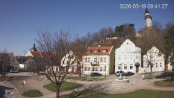 Náměstí, Hrad a Trůba