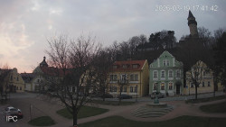 Náměstí, Hrad a Trůba