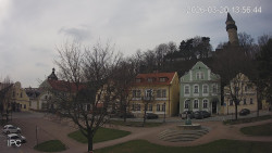 Náměstí, Hrad a Trůba